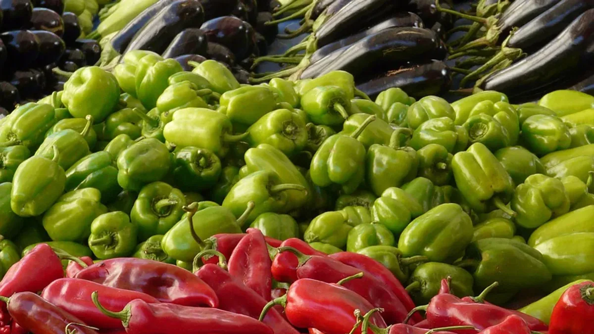 Green and red peppers, featured in the hot sauce expo tourism listing
